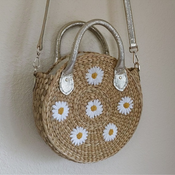 POOLSIDE The Maxine Embroidered Daisy Woven Purse - Picture 8 of 15